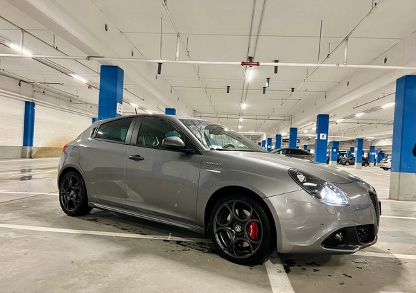 Alfa Romeo Giulietta cena 87000 przebieg: 53000, rok produkcji 2016 z Warszawa małe 121